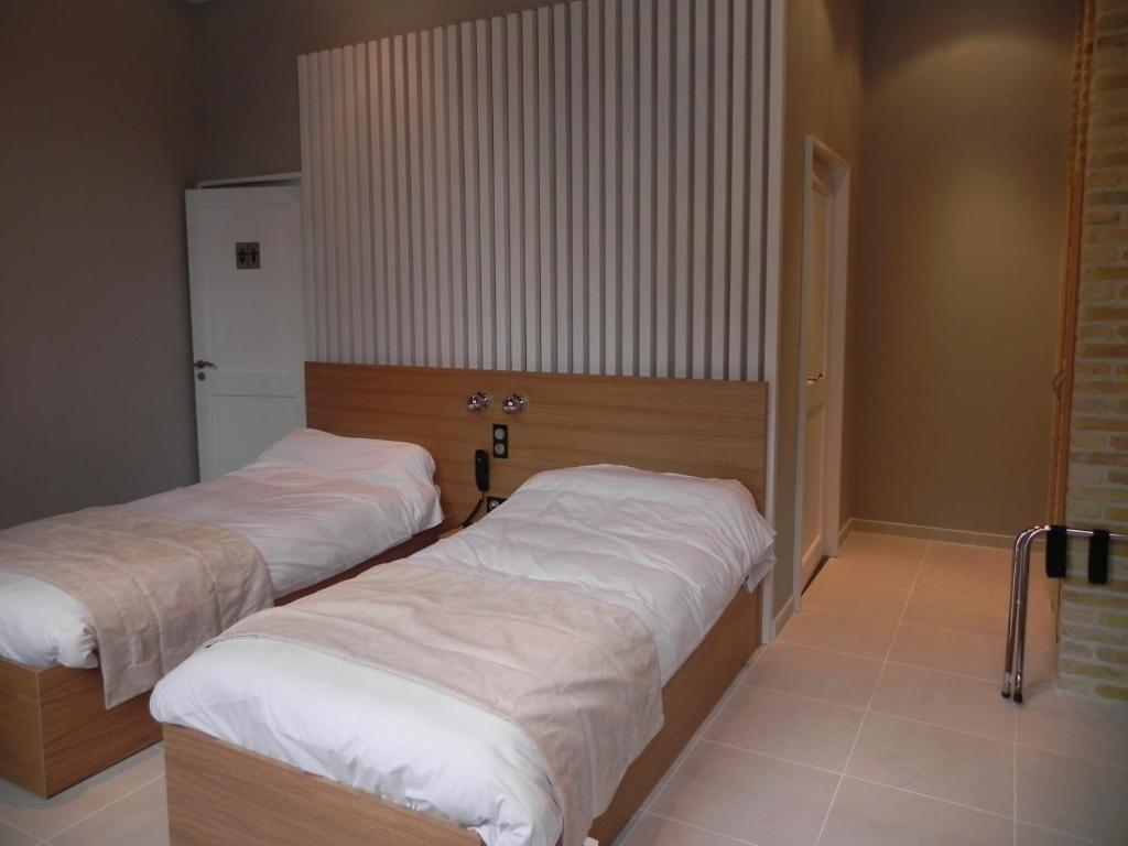 Hotel - Restaurant Au Tonnelier Bergues Room photo